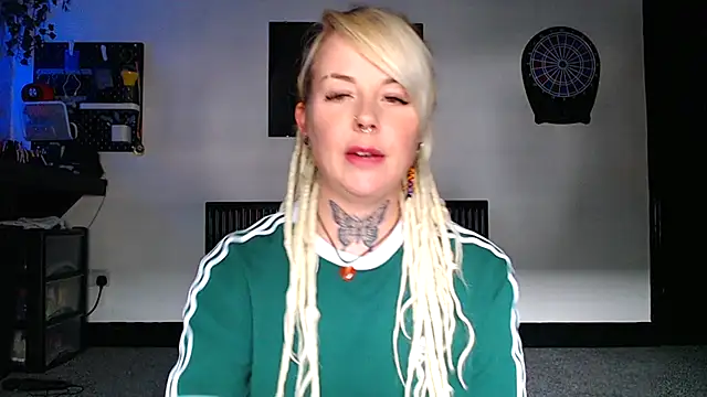 pixiedreadx online show from October 24, 2:02 pm