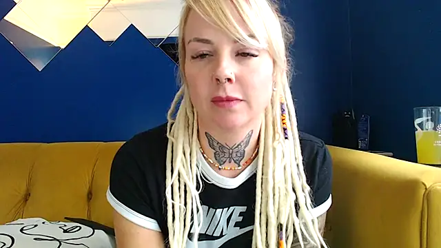 pixiedreadx online show from November 5, 12:49 pm