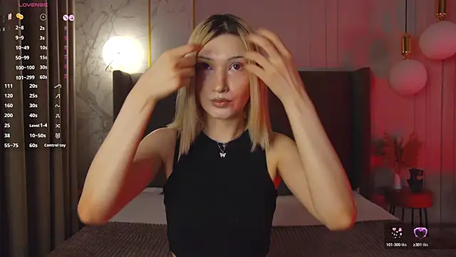 CarolReeves online show from April 22, 4:19 pm