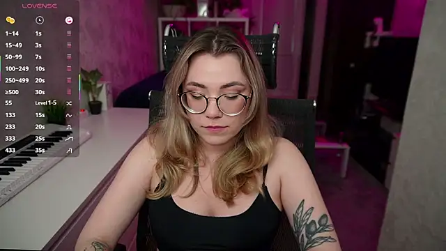 RemyCute online show from October 2, 3:30 pm