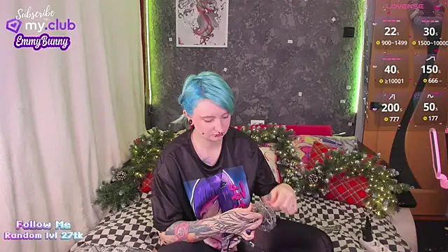 Snapshot of EmmyBunny chatting on December 11, 4:42 pm EmmyBunny online show from December 11, 4:42 pm