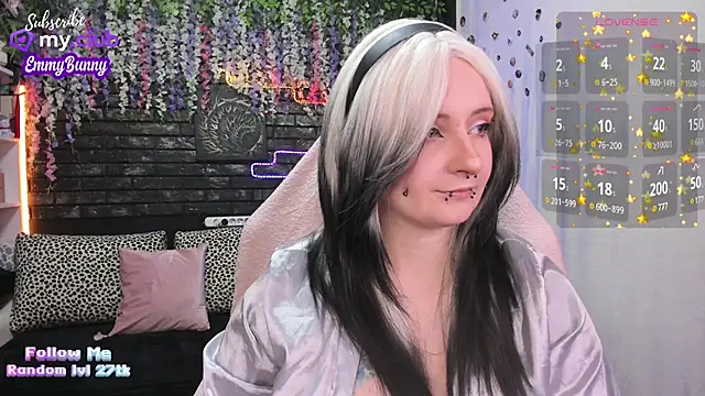 Snapshot of EmmyBunny chatting on February 4, 4:29 pm EmmyBunny online show from February 4, 4:29 pm