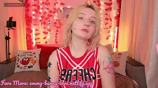 Snapshot of EmmyBunny chatting on September 20, 4:19 pm EmmyBunny online show from September 20, 4:19 pm