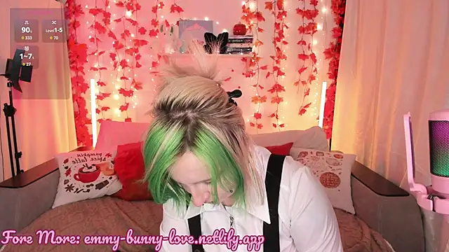 Snapshot of EmmyBunny chatting on September 21, 6:20 pm EmmyBunny online show from September 21, 6:20 pm