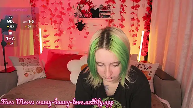 Snapshot of EmmyBunny chatting on September 28, 3:17 pm EmmyBunny online show from September 28, 3:17 pm