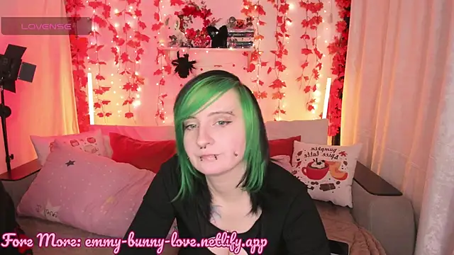 Snapshot of EmmyBunny chatting on September 29, 4:56 pm EmmyBunny online show from September 29, 4:56 pm