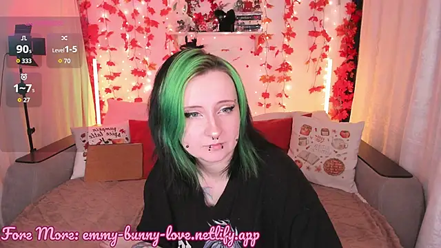 Snapshot of EmmyBunny chatting on October 6, 3:31 pm EmmyBunny online show from October 6, 3:31 pm
