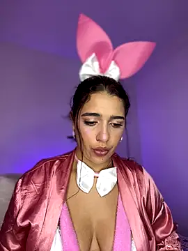 Snapshot of Alicia_Ruiz chatting on October 31, 5:03 pm Alicia Ruiz online show from October 31, 5:03 pm