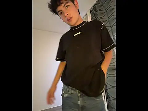 Snapshot of Blum_icee chatting on June 12, 11:25 pm Blum icee online show from June 12, 11:25 pm