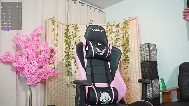 EmmylieMorris online show from March 10, 2:00 pm