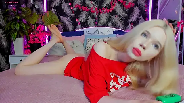 Snapshot of Lollita_Lewis chatting on December 19, 7:43 pm Lollita Lewis online show from December 19, 7:43 pm