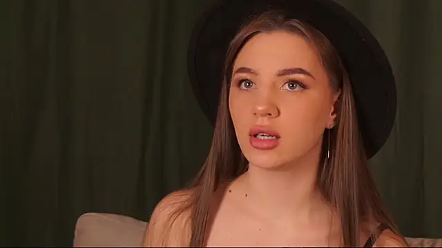 Snapshot of MaryHillty chatting on December 5, 11:49 am MaryHillty online show from December 5, 11:49 am