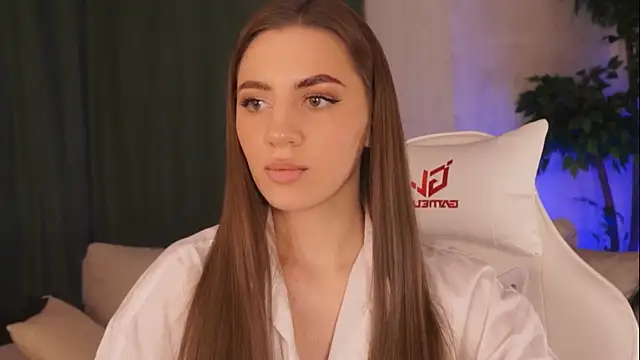 Snapshot of MaryHillty chatting on December 7, 3:08 pm MaryHillty online show from December 7, 3:08 pm