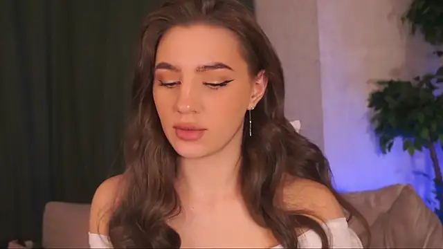 Snapshot of MaryHillty chatting on December 8, 12:19 pm MaryHillty online show from December 8, 12:19 pm