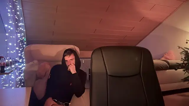 Snapshot of naked_psy chatting on January 9, 2:11 am naked psy online show from January 9, 2:11 am