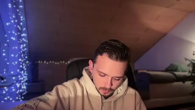 Snapshot of naked_psy chatting on January 10, 1:42 am naked psy online show from January 10, 1:42 am