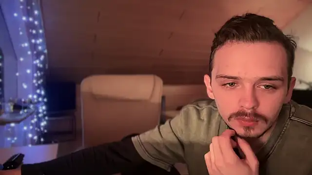 Snapshot of naked_psy chatting on January 12, 4:00 am naked psy online show from January 12, 4:00 am