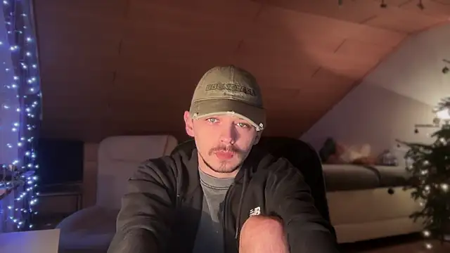 Snapshot of naked_psy chatting on January 13, 4:39 am naked psy online show from January 13, 4:39 am