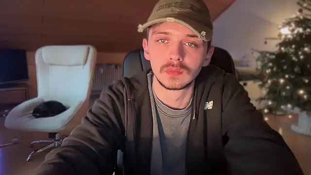 Snapshot of naked_psy chatting on January 13, 7:43 am naked psy online show from January 13, 7:43 am