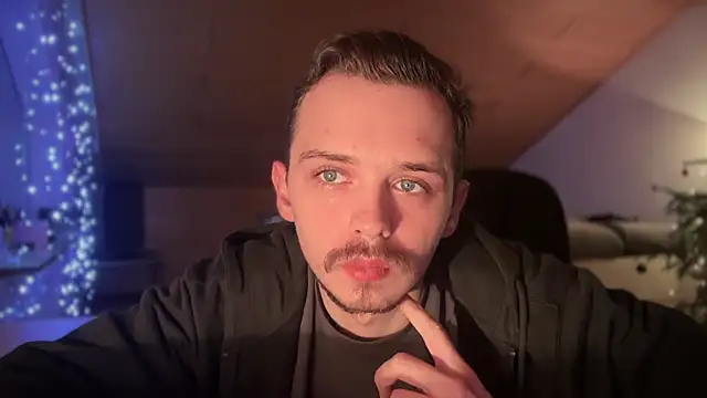 Snapshot of naked_psy chatting on January 15, 4:25 am naked psy online show from January 15, 4:25 am