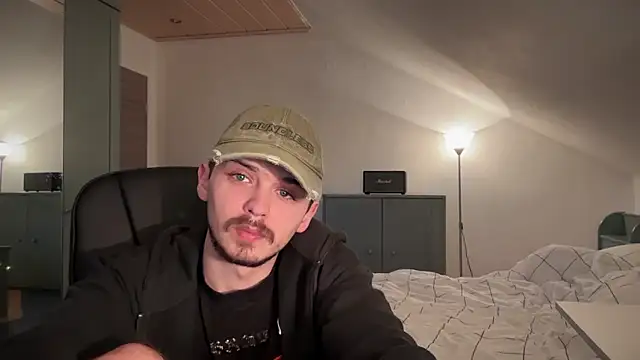 Snapshot of naked_psy chatting on January 18, 9:13 am naked psy online show from January 18, 9:13 am