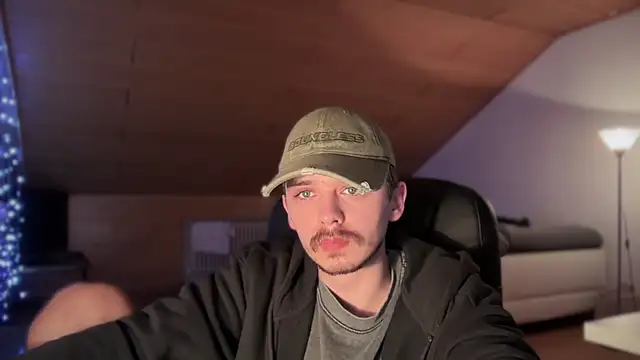 Snapshot of naked_psy chatting on January 22, 9:24 am naked psy online show from January 22, 9:24 am