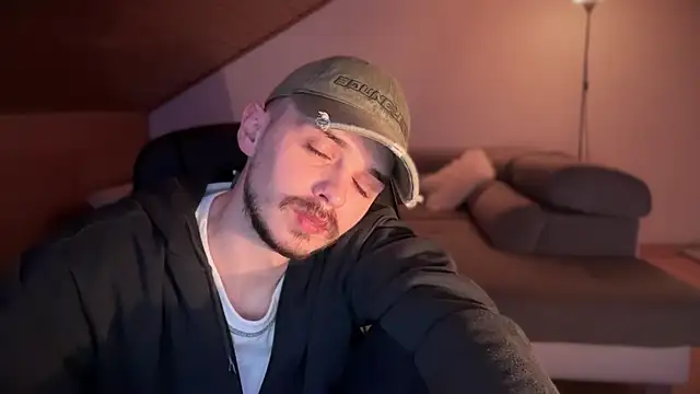 Snapshot of naked_psy chatting on February 3, 3:09 am naked psy online show from February 3, 3:09 am