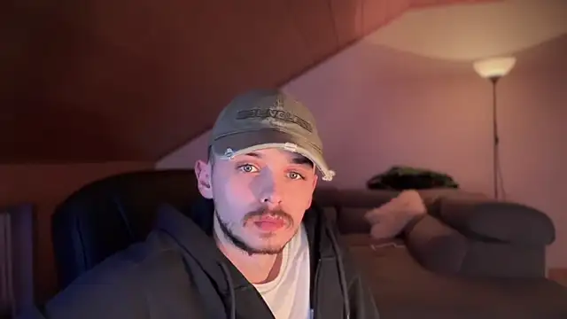 Snapshot of naked_psy chatting on February 4, 12:29 am naked psy online show from February 4, 12:29 am