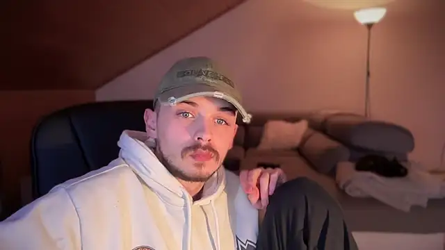 Snapshot of naked_psy chatting on February 5, 12:53 am naked psy online show from February 5, 12:53 am