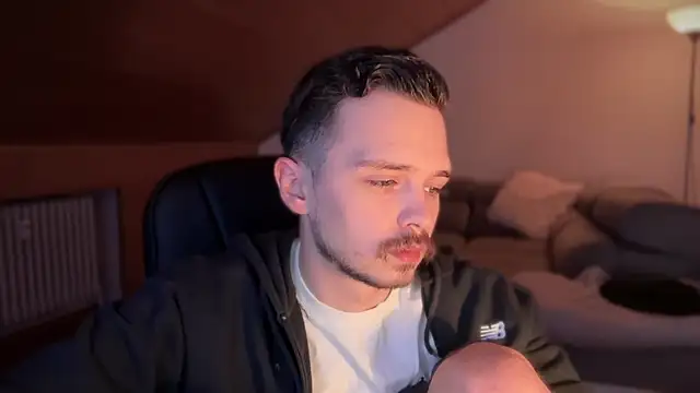 Snapshot of naked_psy chatting on February 7, 4:06 am naked psy online show from February 7, 4:06 am