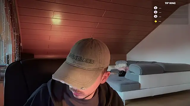 Snapshot of naked_psy chatting on February 17, 6:53 am naked psy online show from February 17, 6:53 am