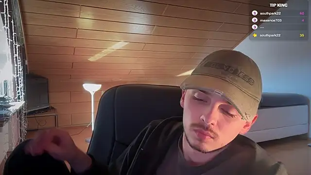 Snapshot of naked_psy chatting on February 17, 9:56 am naked psy online show from February 17, 9:56 am