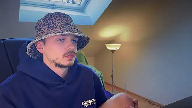 Snapshot of naked_psy chatting on March 9, 3:16 pm naked psy online show from March 9, 3:16 pm