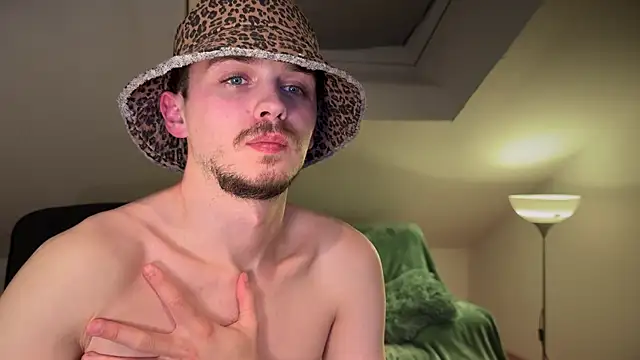 Snapshot of naked_psy chatting on March 9, 10:41 pm naked psy online show from March 9, 10:41 pm