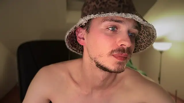 Snapshot of naked_psy chatting on March 10, 10:34 pm naked psy online show from March 10, 10:34 pm