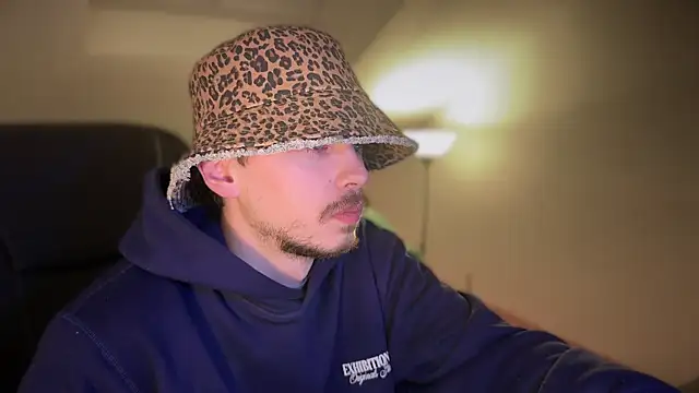 Snapshot of naked_psy chatting on March 12, 3:46 am naked psy online show from March 12, 3:46 am