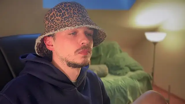 Snapshot of naked_psy chatting on March 13, 11:41 am naked psy online show from March 13, 11:41 am