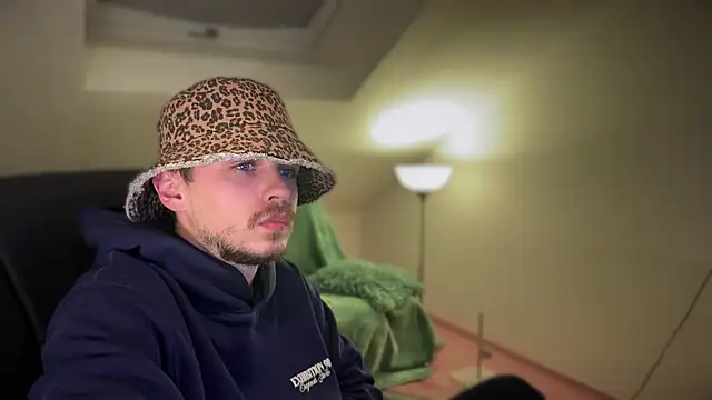 Snapshot of naked_psy chatting on March 15, 10:44 pm naked psy online show from March 15, 10:44 pm