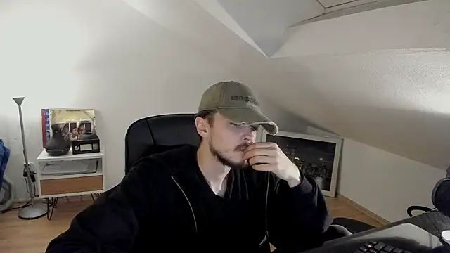 Snapshot of naked_psy chatting on October 29, 2:03 am naked psy online show from October 29, 2:03 am