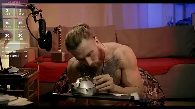 Snapshot of rusbigpaul chatting on January 18, 9:55 pm rusbigpaul online show from January 18, 9:55 pm