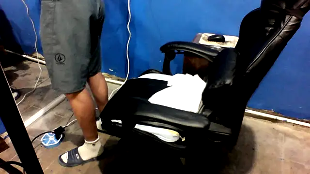 Snapshot of ElmaCannon chatting on February 3, 7:29 am ElmaCannon online show from February 3, 7:29 am