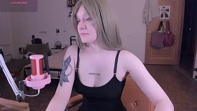 cyber whore  online show from December 5, 3:20 pm