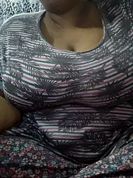 Snapshot of Seema_99 chatting on April 15, 3:35 am Seema 99 online show from April 15, 3:35 am