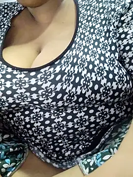 Snapshot of Seema_99 chatting on May 23, 8:29 am Seema 99 online show from May 23, 8:29 am