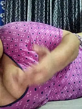 Snapshot of Seema_99 chatting on June 2, 9:11 am Seema 99 online show from June 2, 9:11 am