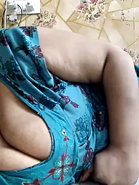 Snapshot of Seema_99 chatting on August 6, 1:35 pm Seema 99 online show from August 6, 1:35 pm