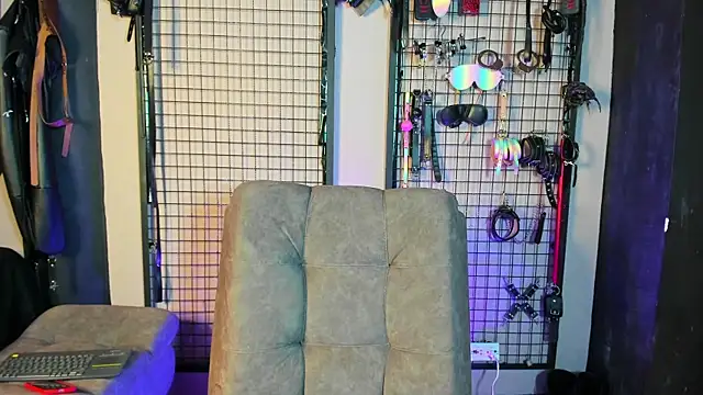 Twisted Fantasy online show from January 25, 11:43 pm