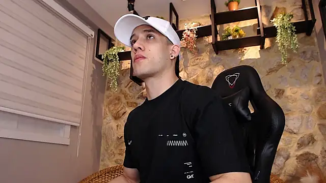 alexgiraldo  online show from January 18, 11:11 am