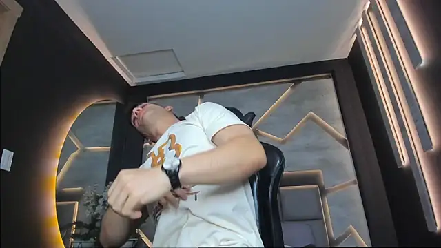 alexgiraldo  online show from February 1, 2:34 pm