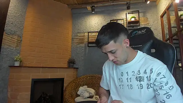 alexgiraldo  online show from February 4, 7:22 pm